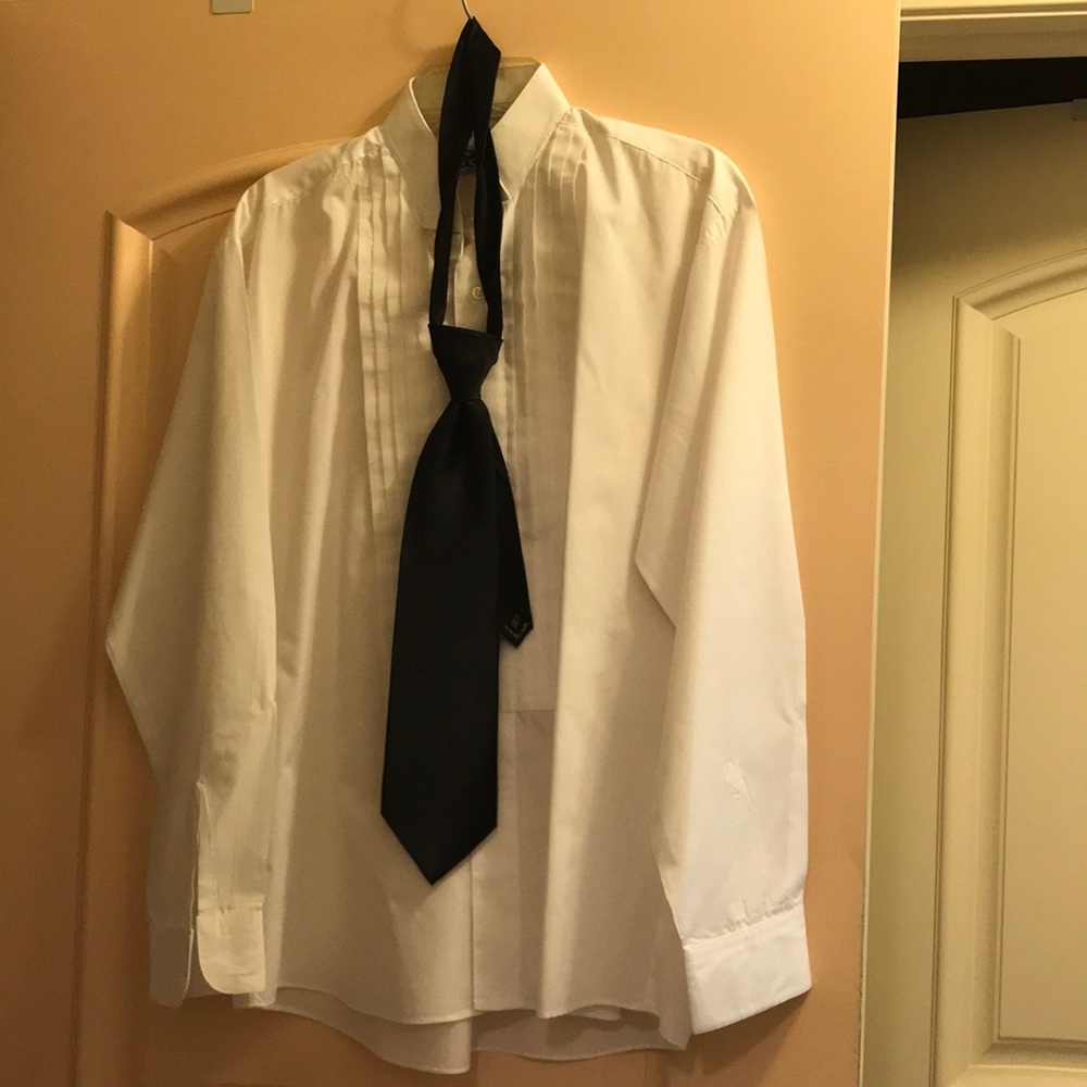 La Marque Tuxedo Shirt Equipped With Black Tie